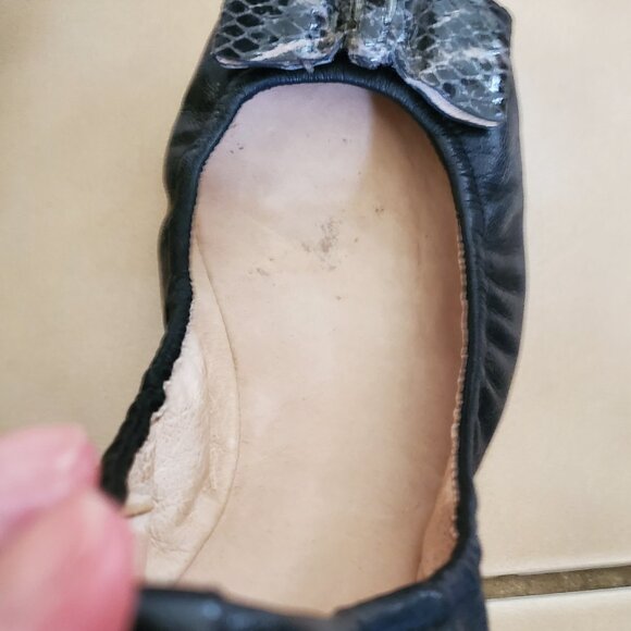 Levity Black Leather Ballet Flats w/ Snakeskin Bow - Size 10 - Picture 6 of 12